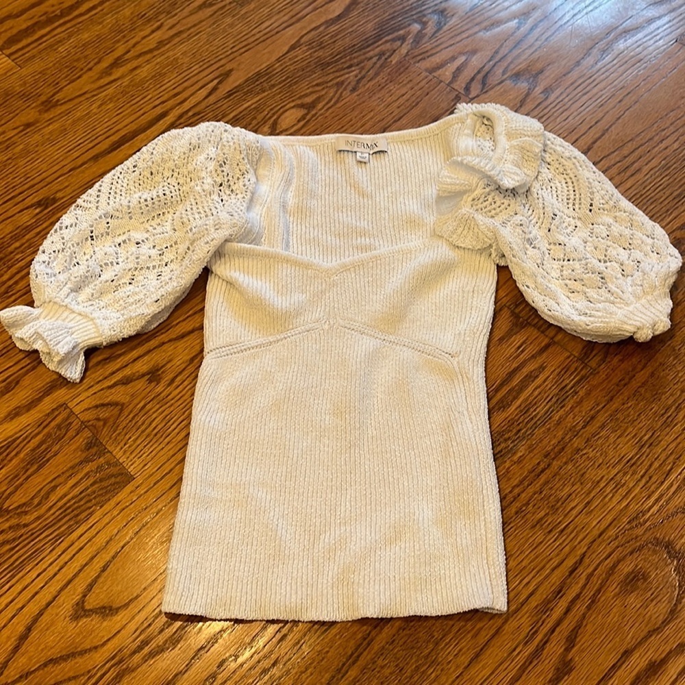 INTERMIX Woman’s White Top Size P